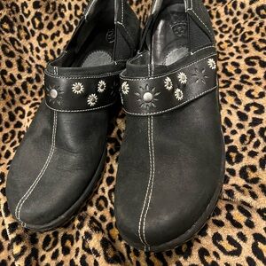 Black Leather Suede Upper
Ariat sz 10